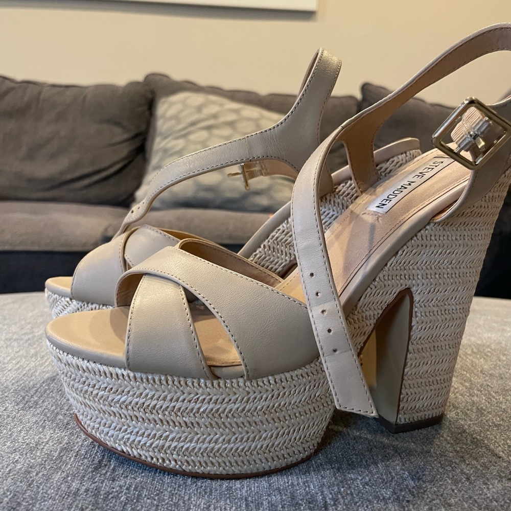 Steve Madden tan wedges size 9